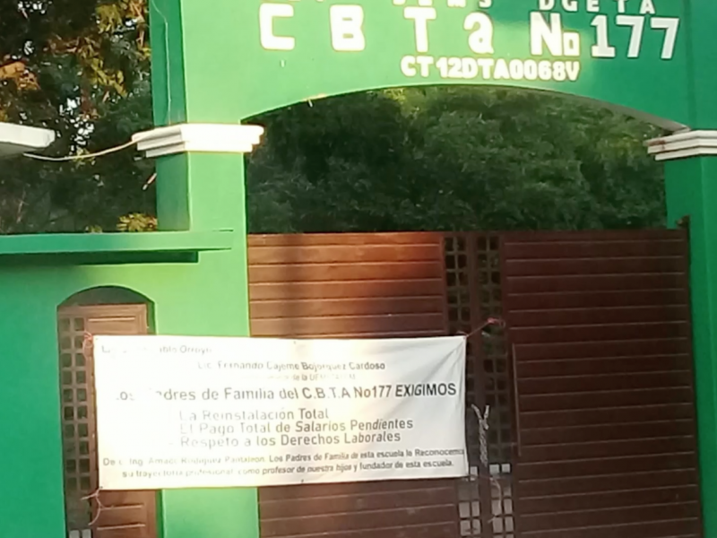 Autoridades ausentes ante protesta de padres del CBTa