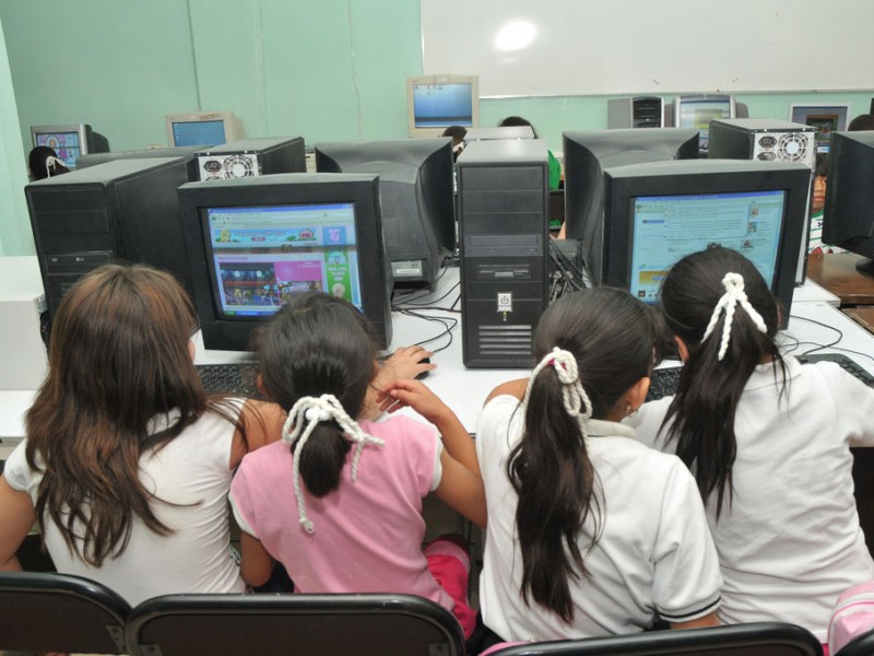 Autoridades buscan llevar internet a escuelas en la sierra