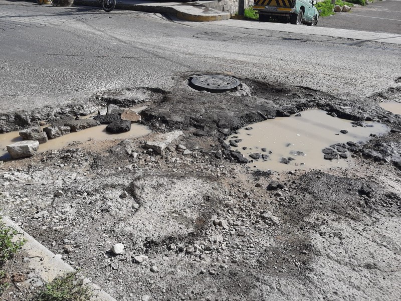 Autoridades buscan que empresarios inviertan para bacheo