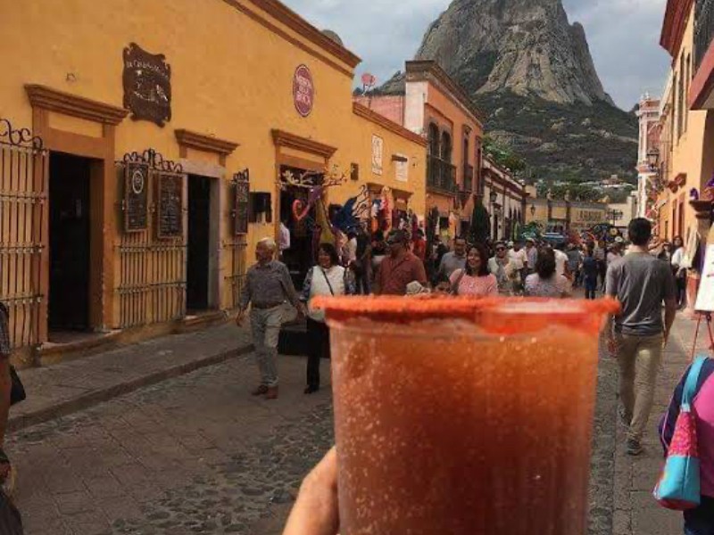 Autoridades buscan regular venta de alcohol en Bernal