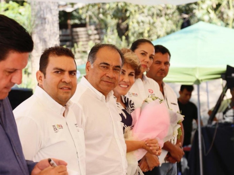 Autoridades celebran reunión para construcción de la paz