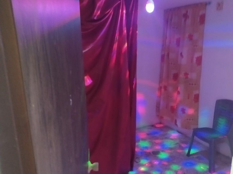 Autoridades clausuran table dance clandestino