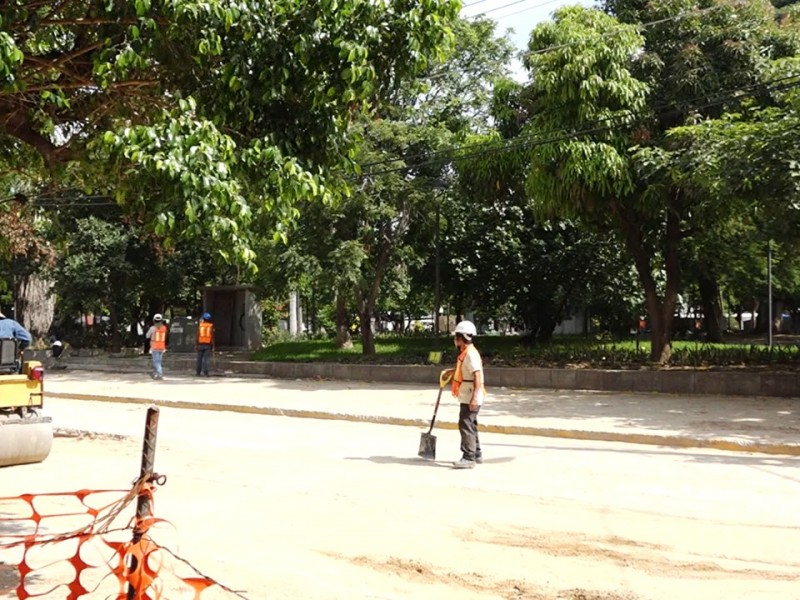 Autoridades de Juchitán logran despejar el parque Benito Juárez