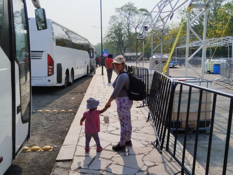 Autoridades desmontan módulos de atención a migrantes en Tapachula