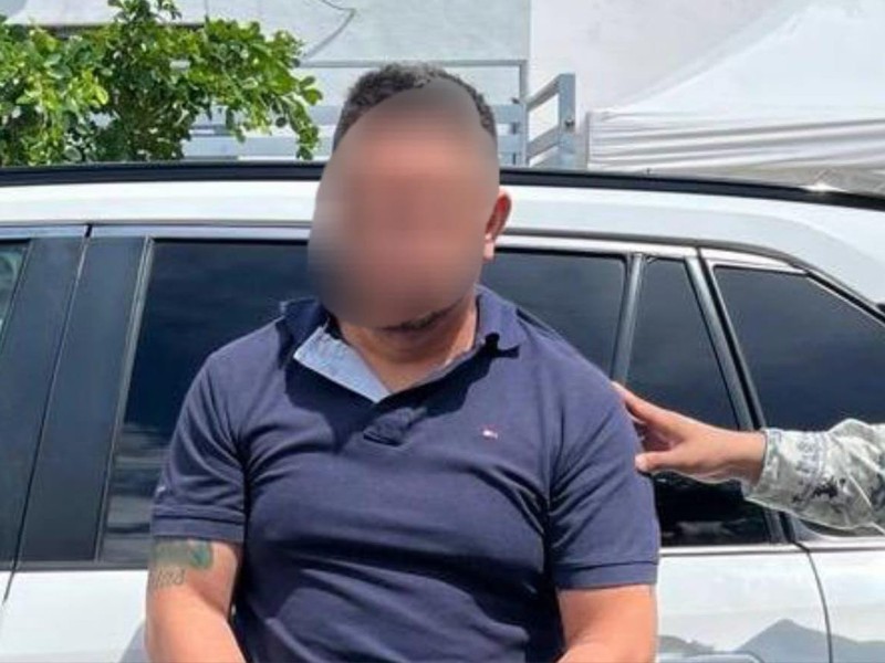 Autoridades detenien a un hombre en la colonia Los Ángeles en Culiacán