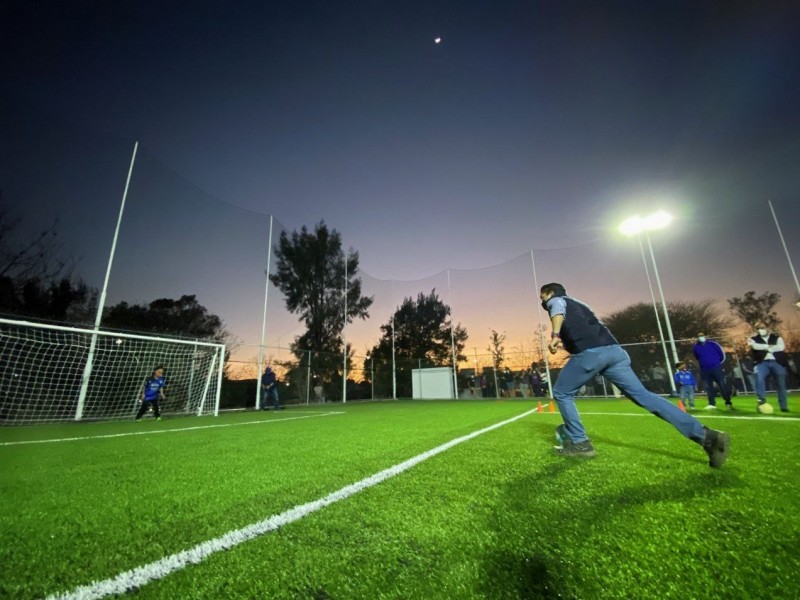 Autoridades entregaron cancha de fútbol en Tejeda