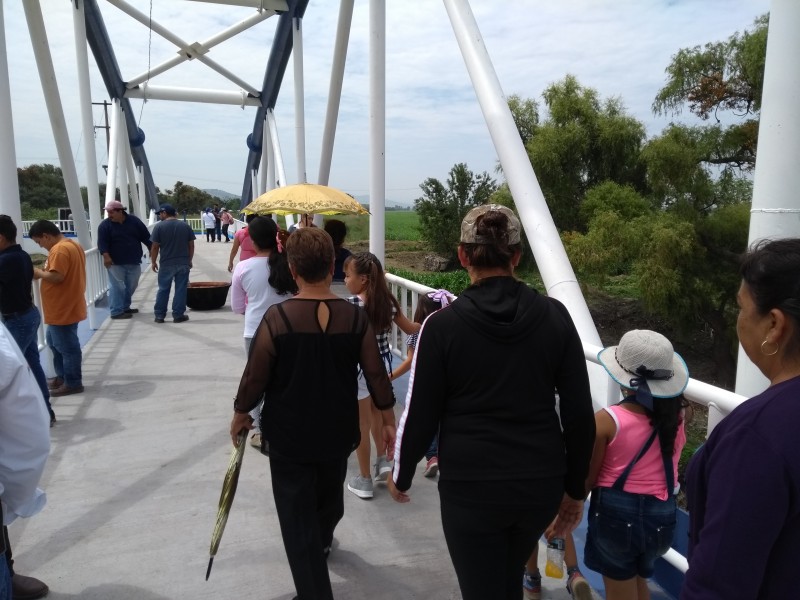 Autoridades inauguran puente Santiaguillo de García