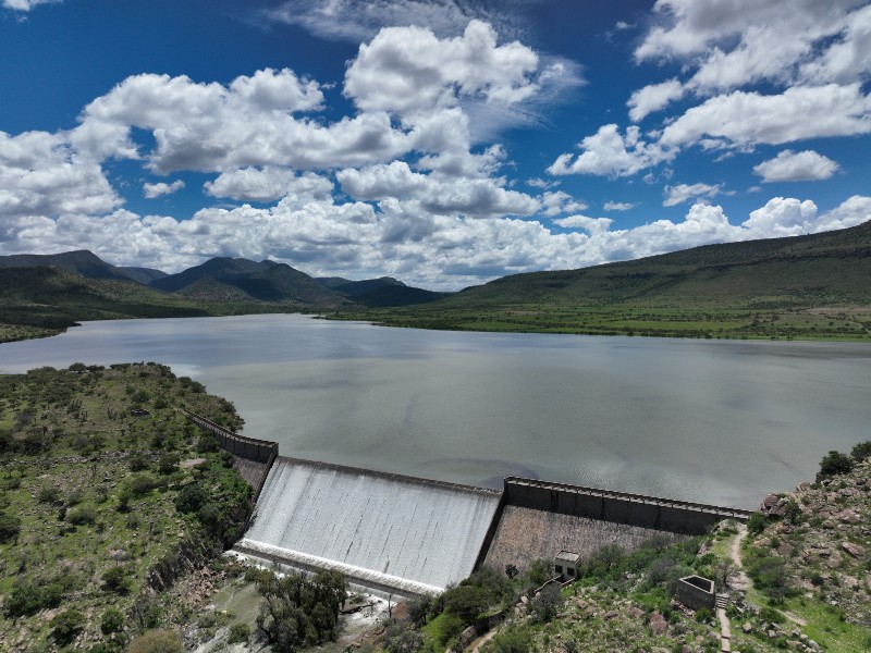 Autoridades mantienen vigilancia en presas Peña del Águila y El Hielo