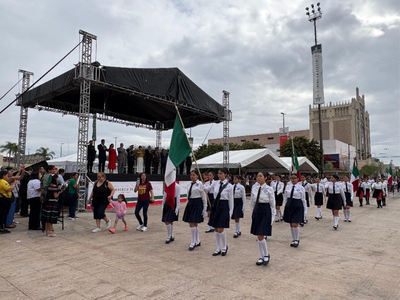 Autoridades militares y municipales de Torreón presidieron el Desfile de Independencia