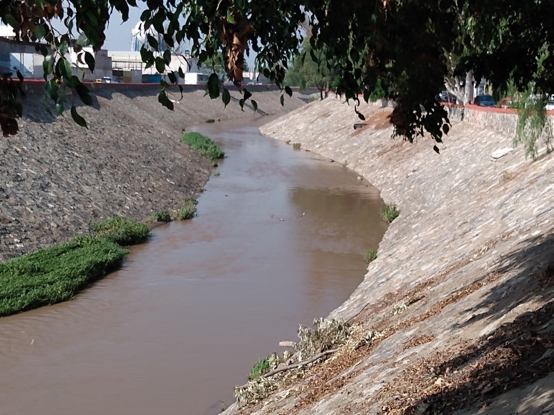 Autoridades monitorean drenes por lluvias