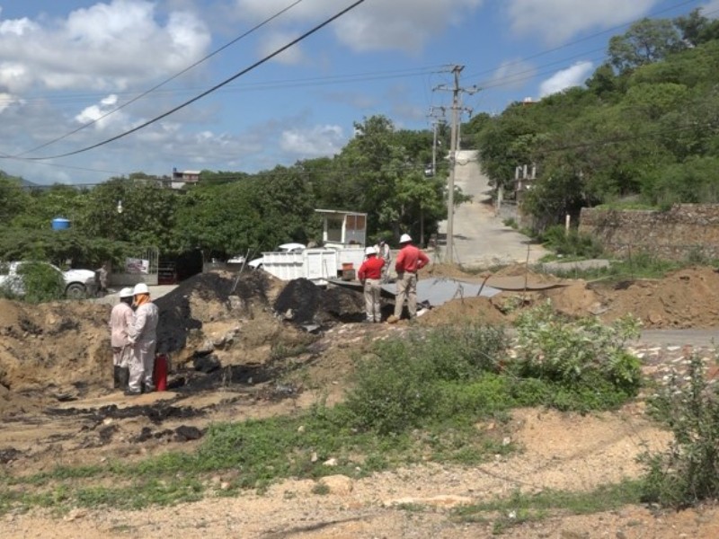 Autoridades municipales atienden fuga de hidrocarburos de PEMEX en Salina Cruz