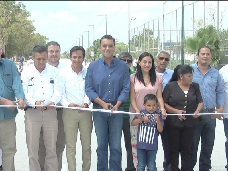 Inauguran pavimentación de calle Sol