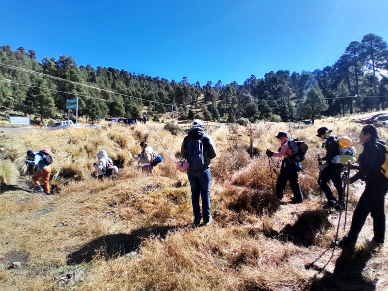 Autoridades piden subir con ropa y calzado adecuado al Xinantecátl