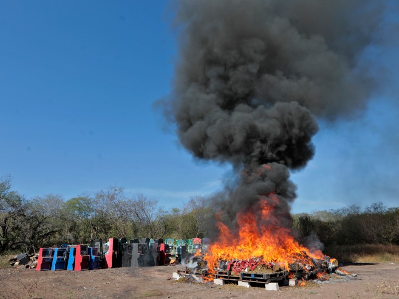 Autoridades destruyeron drogas y maquinas tragamonedas decomisadas en Sinaloa Autoridades destruyeron drogas y maquinas tragamonedas decomisadas en Sinaloa