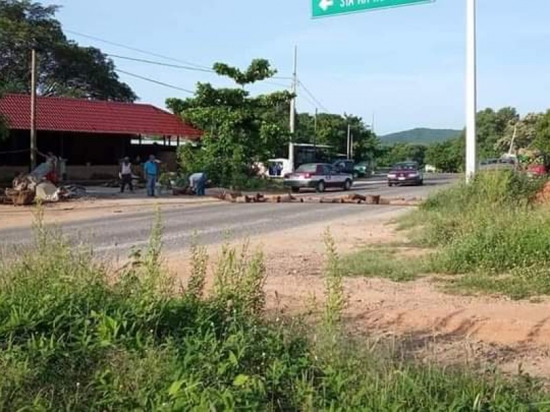 Autoridades rechazan bloqueo carretero en Huamelula; confirman acuerdos con CFE