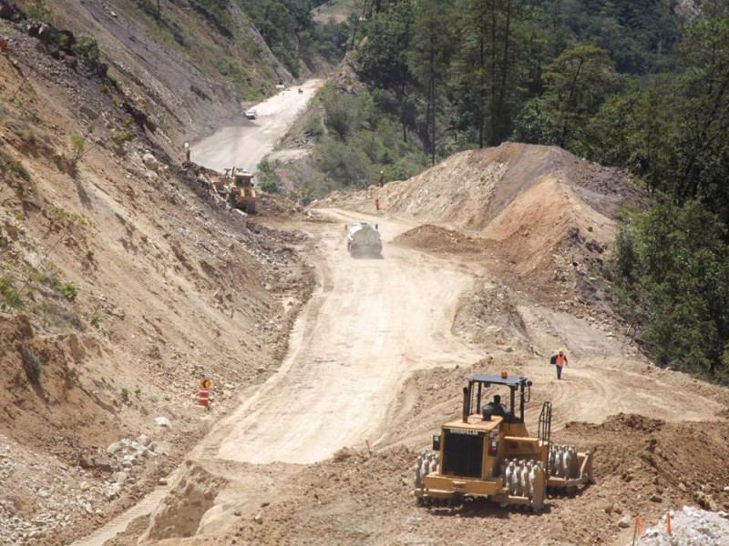 Autoridades reportan avances del 60% en autopista Mitla-Tehuantepec