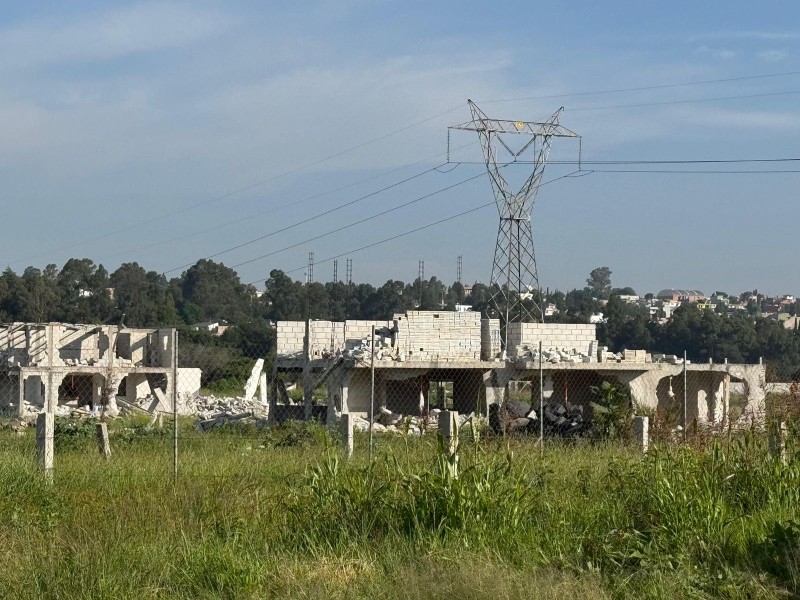 Autoridades retiran construcciones irregulares en predio La Covadonga