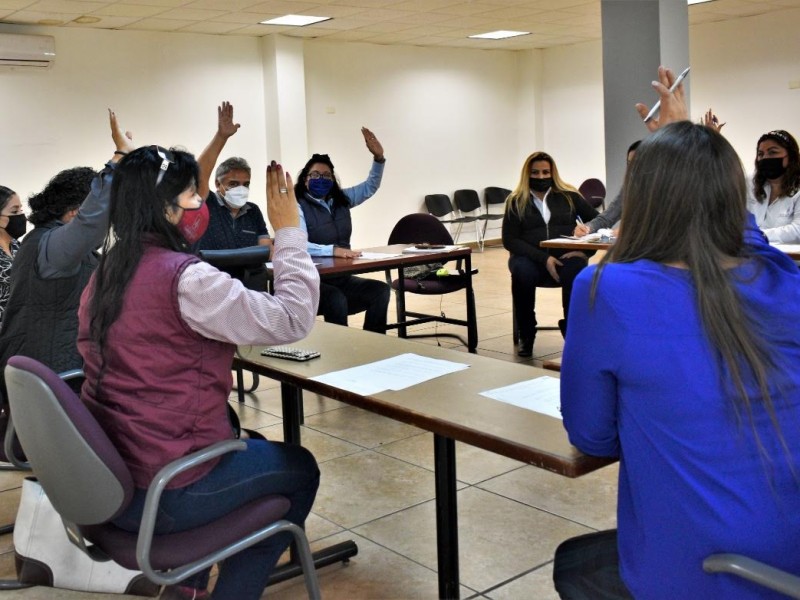 Autorizan en cabildo convocatoria para becas