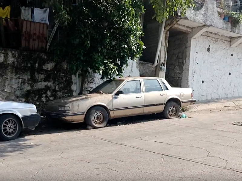 Autos chatarra problema serio en el municipio