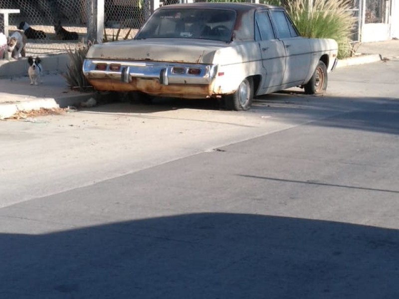 Autos chatarra serio problema en el municipio