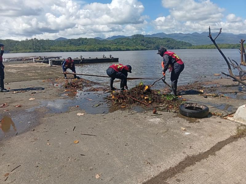 Auxilian a familias afectadas por lluvias en el sur de Veracruz
