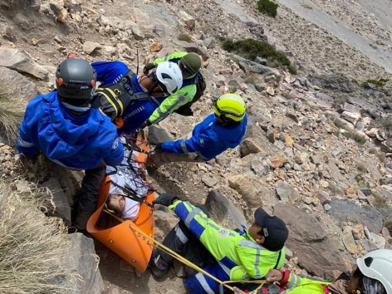 Auxilian menor de 14 años en Parque Nacional Nevado Colima