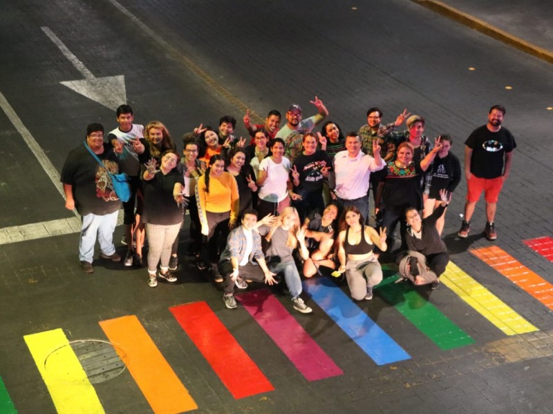 Av. México luce los colores del arcoiris