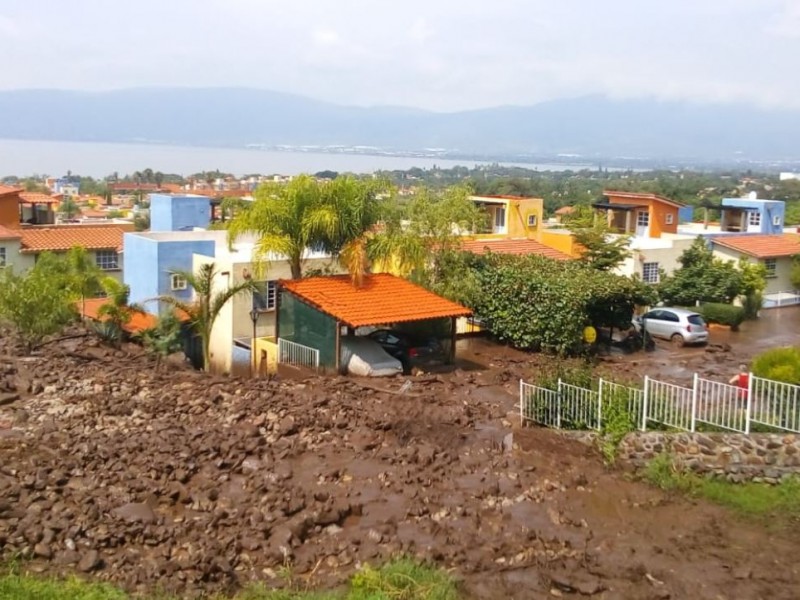 Avalancha de piedras y lodo en Jocotepec