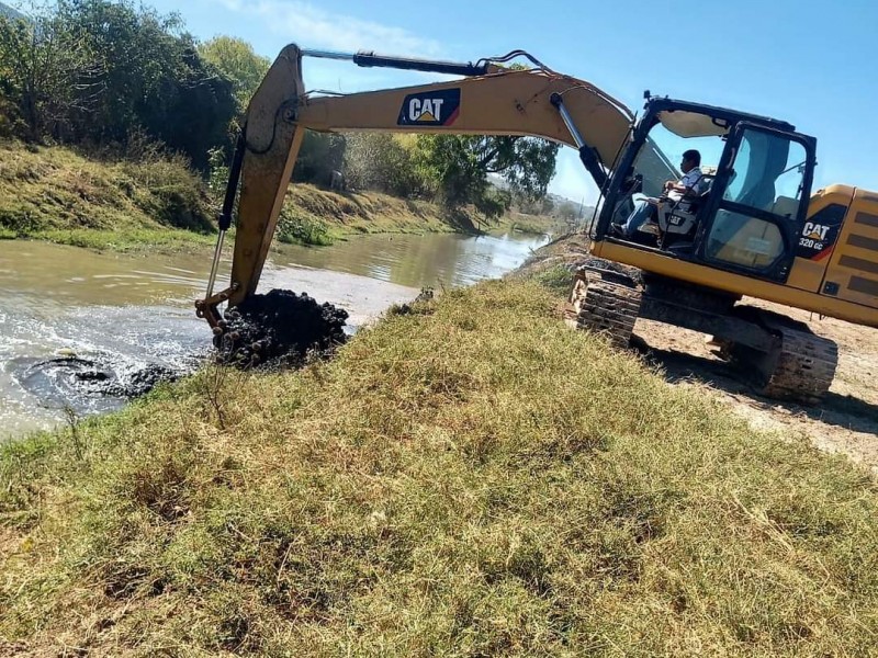 Avanza 40% desazolve de canales en Tepic