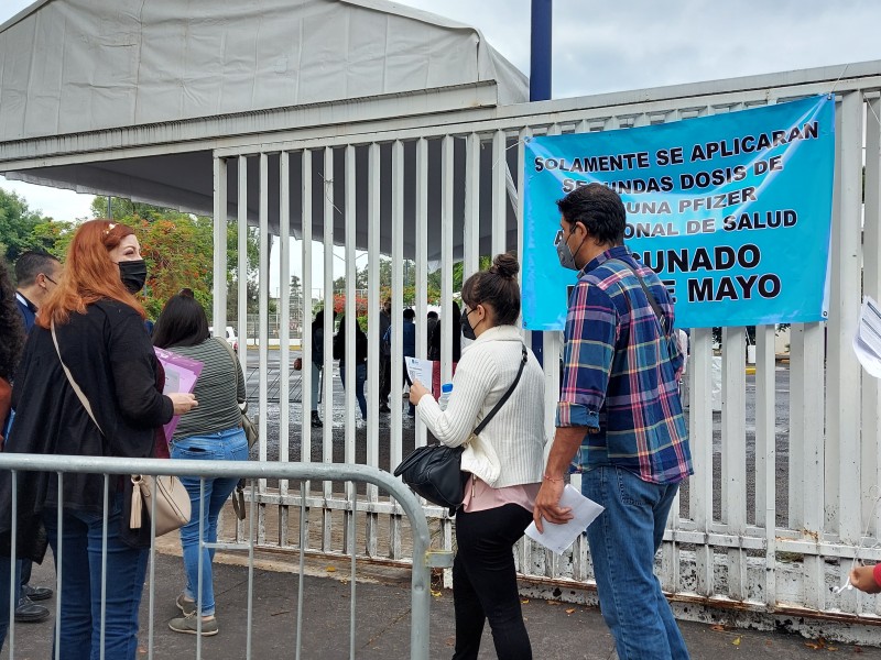 Avanza ágil segunda dosis para médicos en el CUCEI