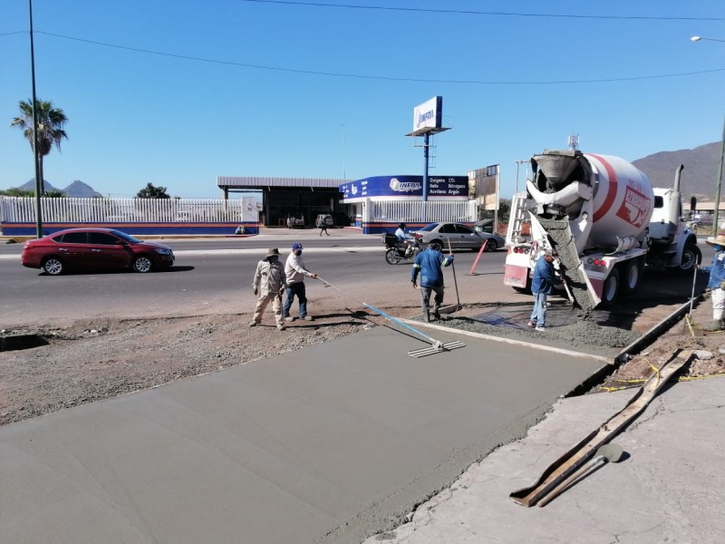 Avanza aplicación de pavimento hidráulico en salida de puente Miramar