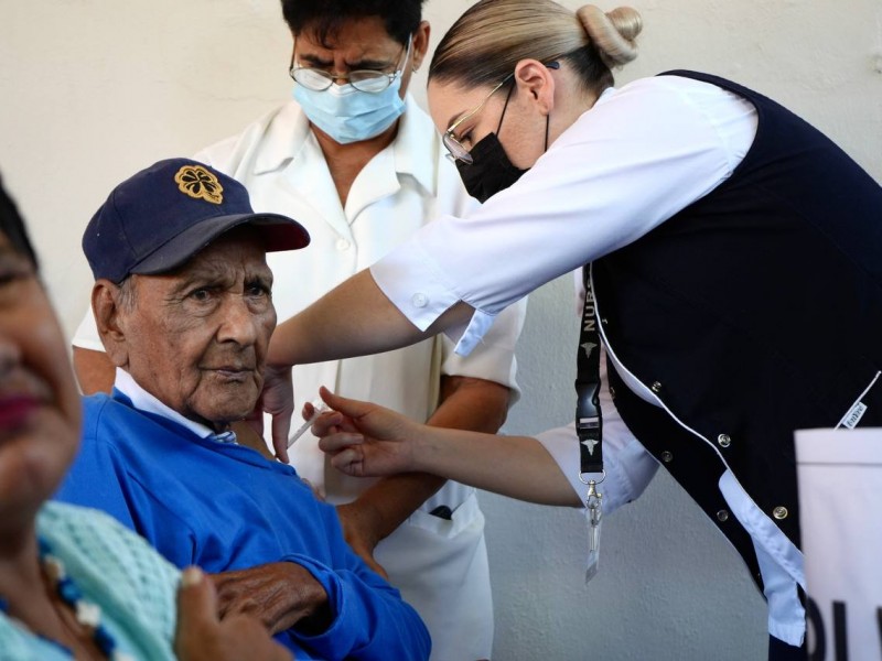 Avanza campaña de vacunación invernal