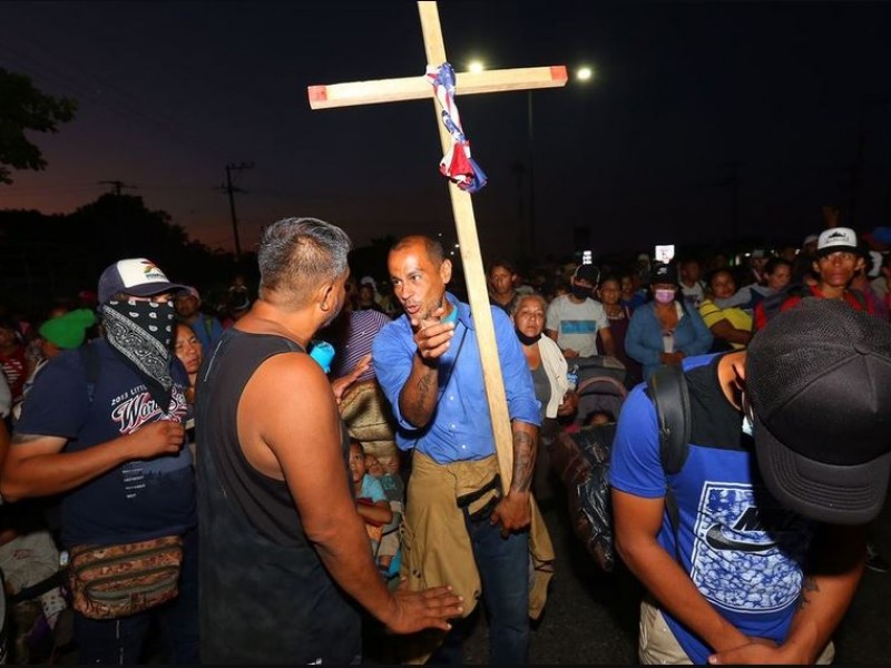 Avanza caravana migrante por Chiapas