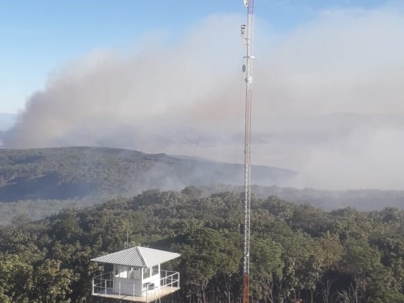 Avanza combate de incendio en La Primavera