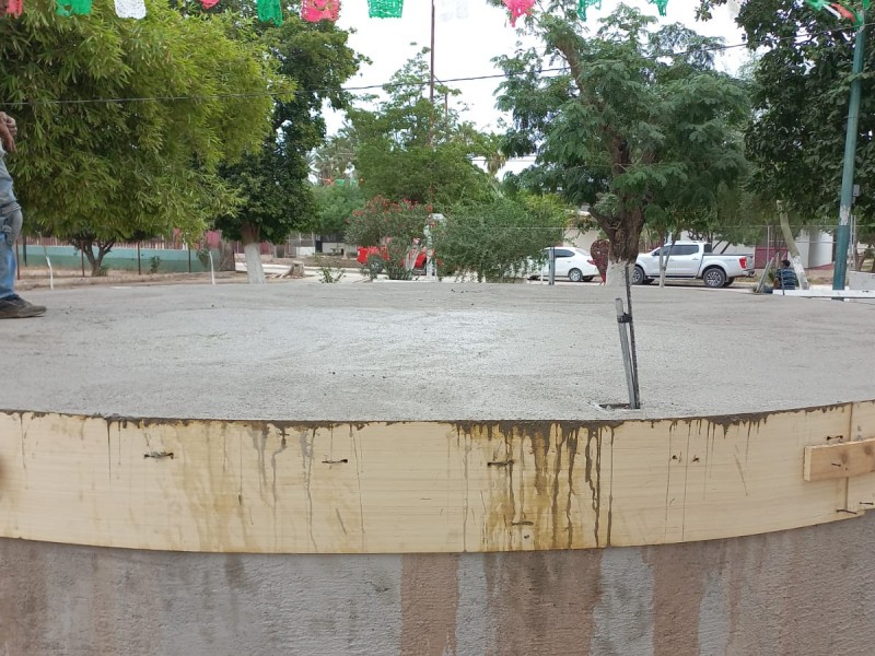 Avanza con construcción de kiosko en el poblado Morelos