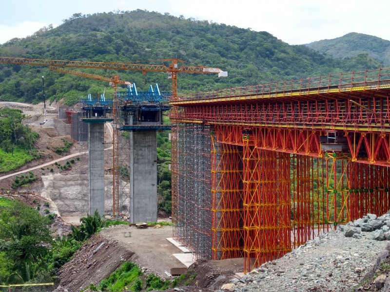 Avanza construcción de autopista Jala Vallarta