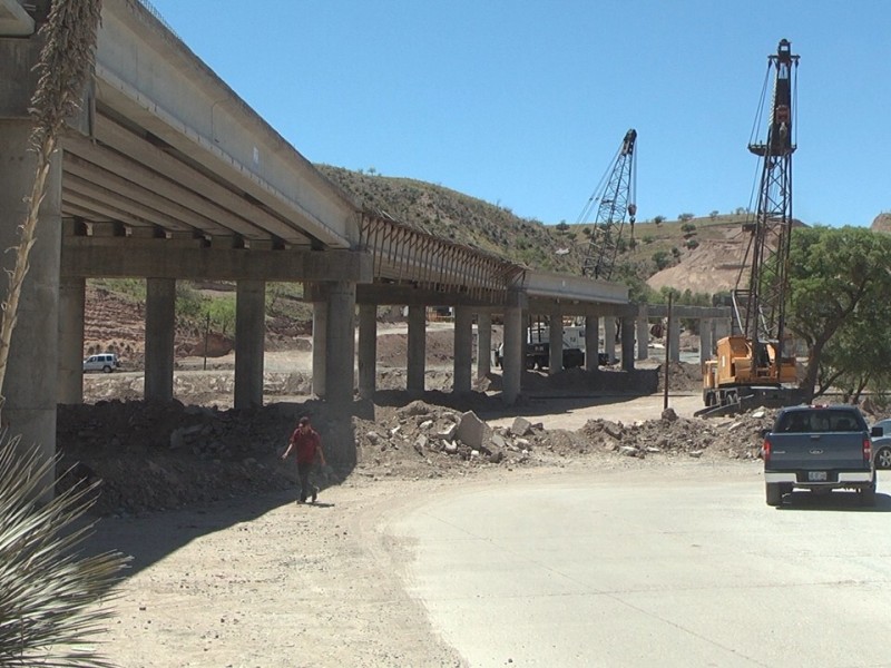 Avanza construcción de conexión en periférico oriente