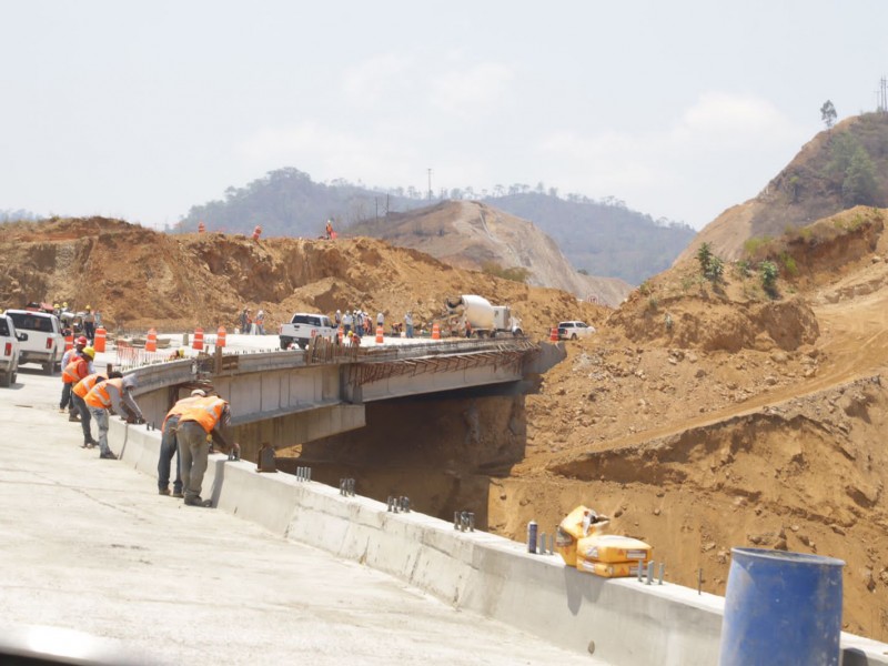 Avanza construcción de la supercarretera a la costa