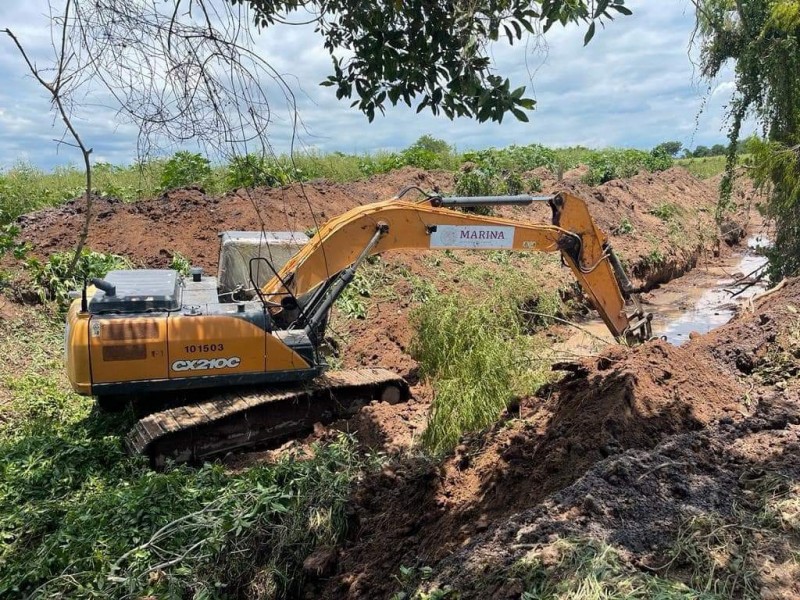 Avanza desazolve de río en Acaponeta para reducir inundaciones