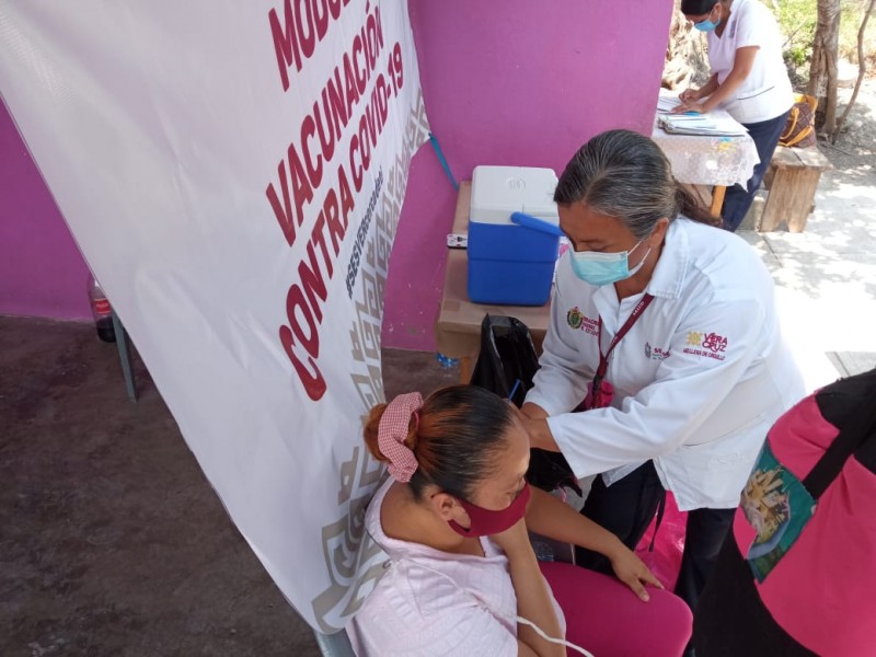 Avanza jornada de vacunación del Centro de Salud Alto Lucero