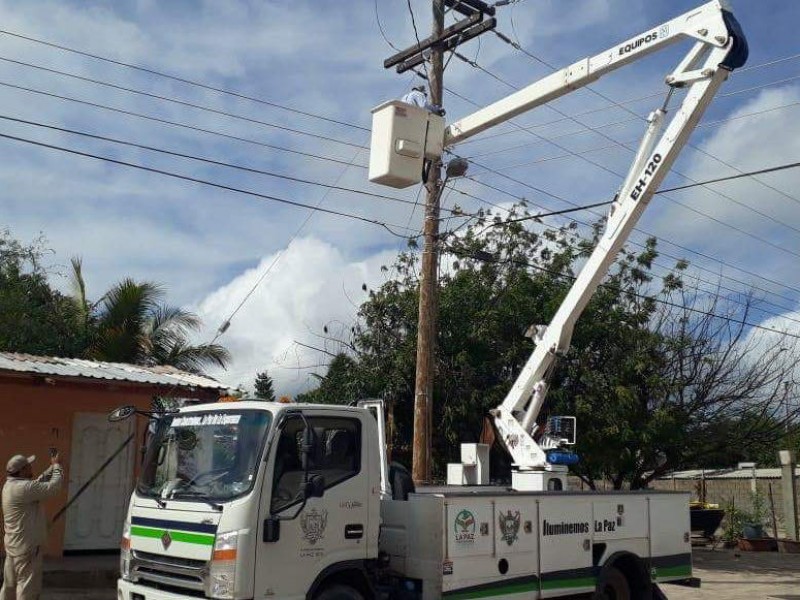 Avanza la instalación de lamparas luz led