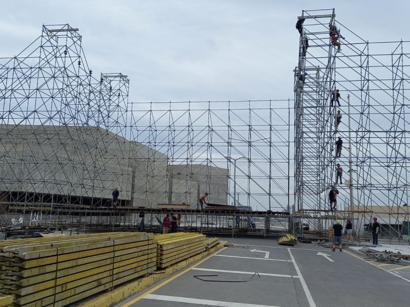 Avanza la instalación del escenario para el Salsa Fest 2022