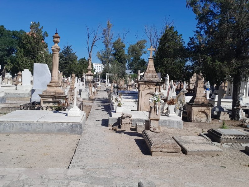 Avanza la regularización de títulos en el Panteón de Oriente