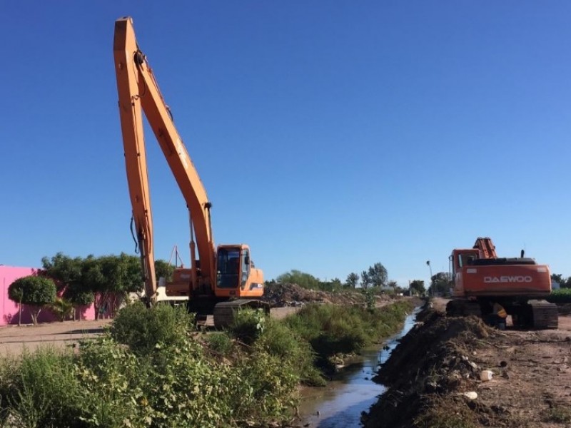 Avanza limpieza de dren Álamo y Juárez