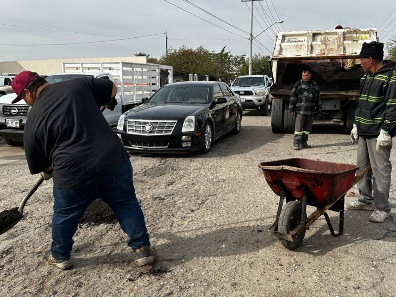 Avanza Obras Públicas con bacheos en puntos críticos