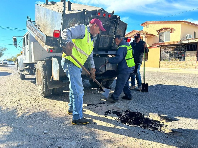 Avanza Obras Públicas con bacheos en vialidades