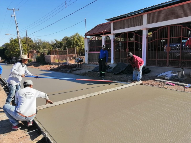 Avanza pavimentación con concreto hidráulico en la Independencia