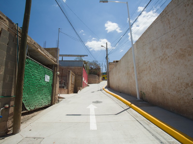 Avanza pavimentación de calle Vizcainos