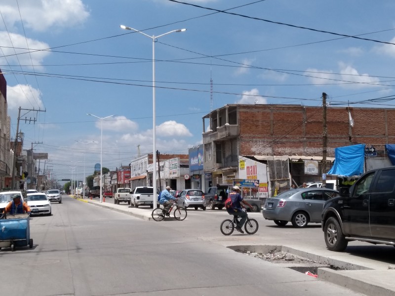 Avanza pavimentación en avenida del Trabajo