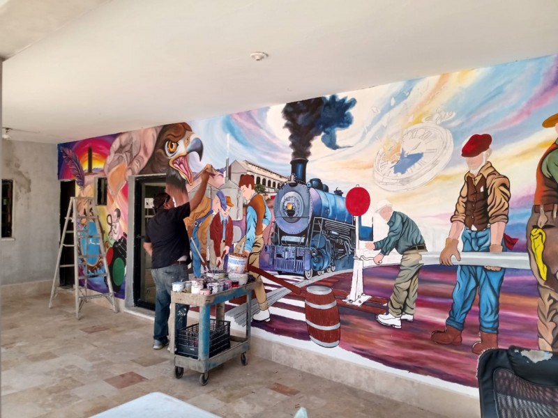 Avanza pintado de murales en interior de Palacio Municipal